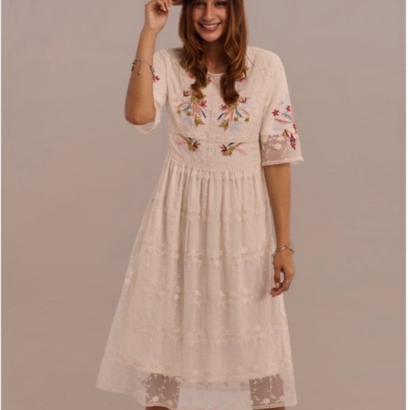 Petallush Dresses & Skirts - NWT Petal Lush Elegant Embroidered Cream Dress, size L